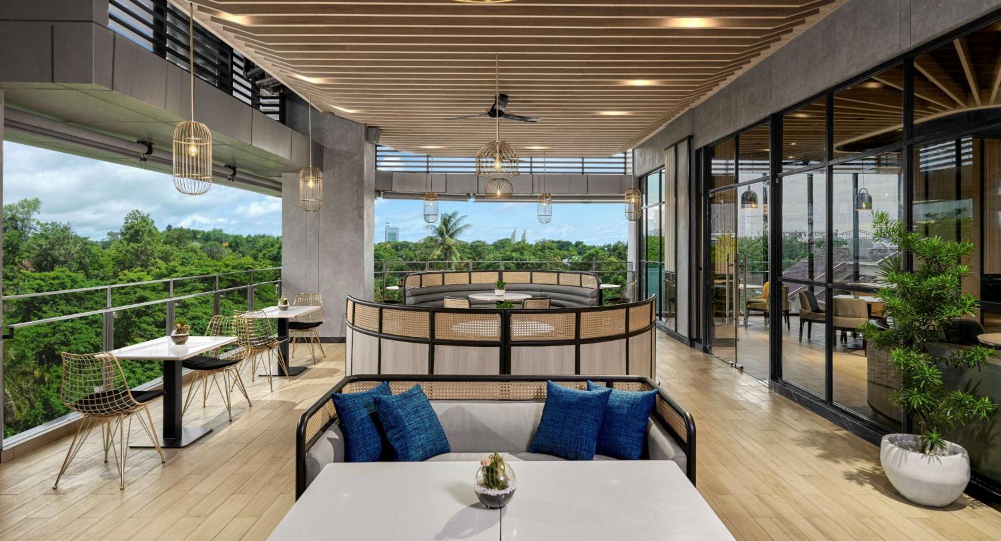 Hyatt Place Makassar Exteriör bild