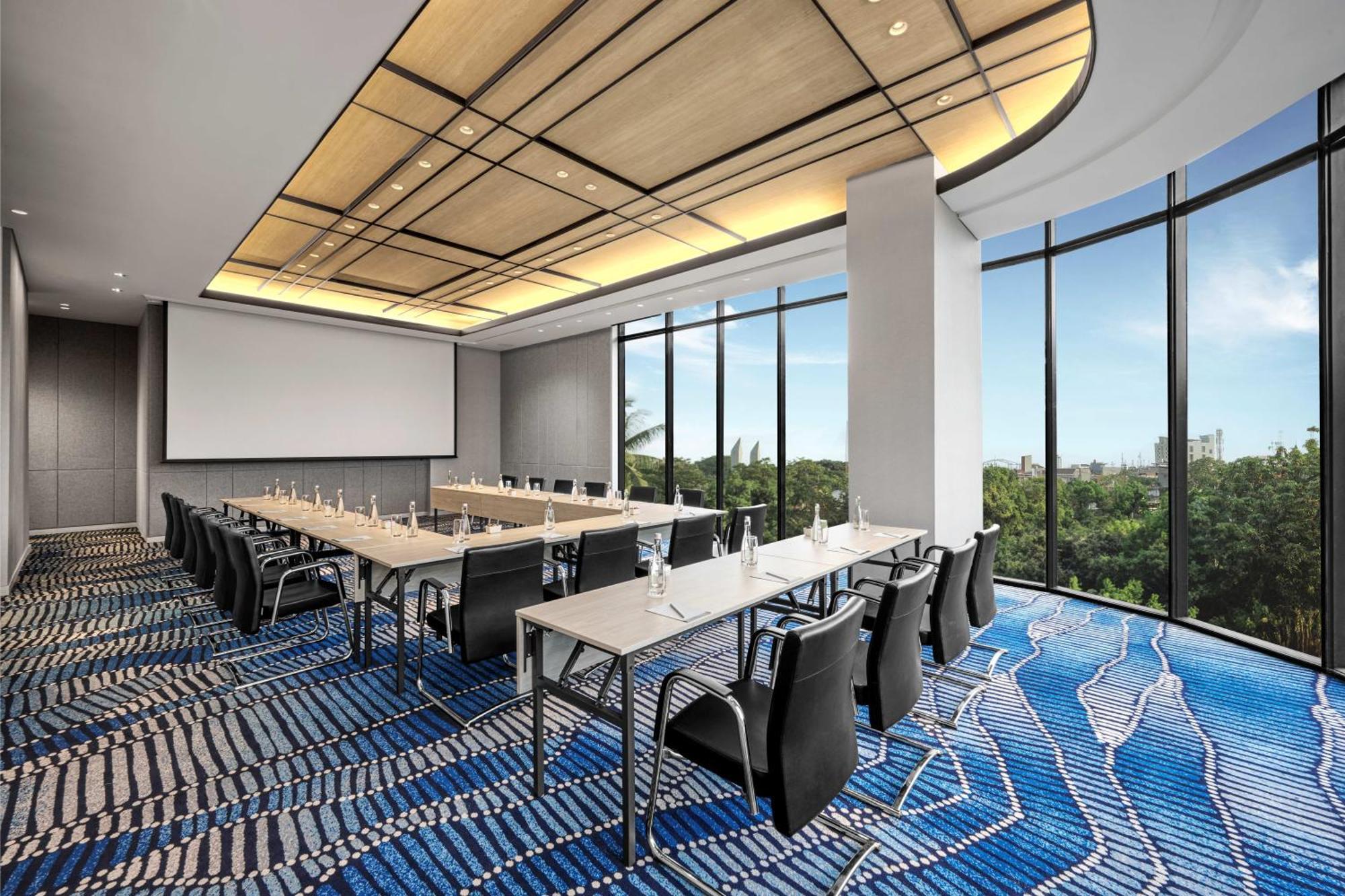 Hyatt Place Makassar Exteriör bild